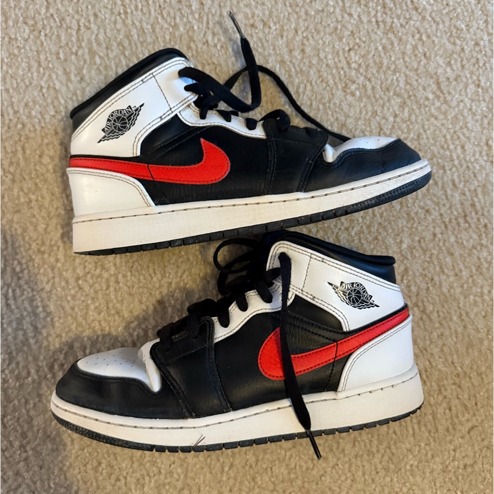Nike Air Jordan, Size 6 youth sneakers!